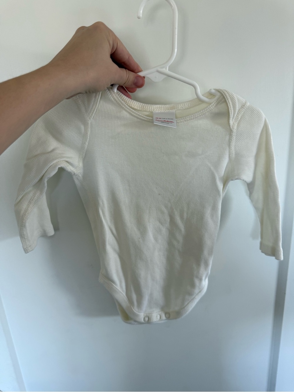Hanna Andersson Cream Ribbed Long-Sleeve Bodysuit, 6-12 months